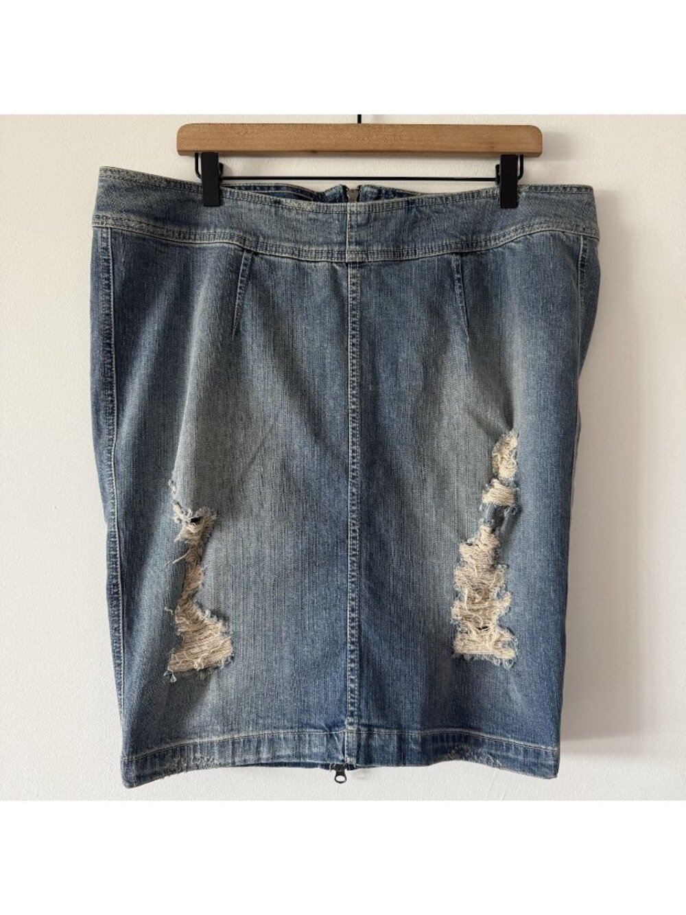Torrid‎ Women’s Denim Back Zipper Midi Skirt Sz 14 Blue Distressed Grunge NWT